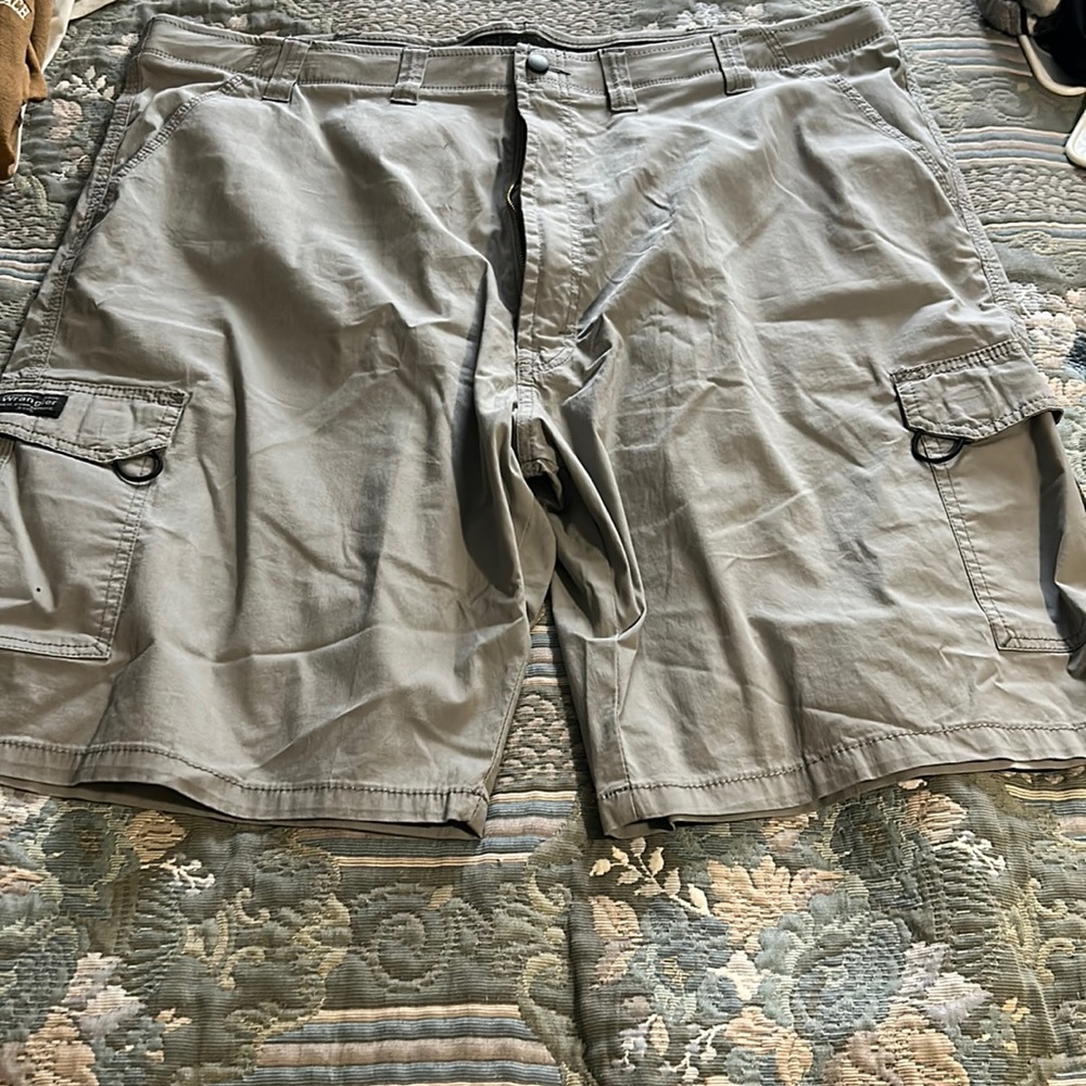 Light grey men’s cargo shorts.